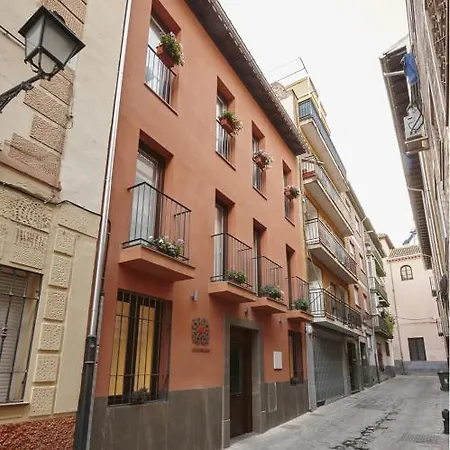 Caballerizas Con Parking Gratuito En Pleno Centro Granada