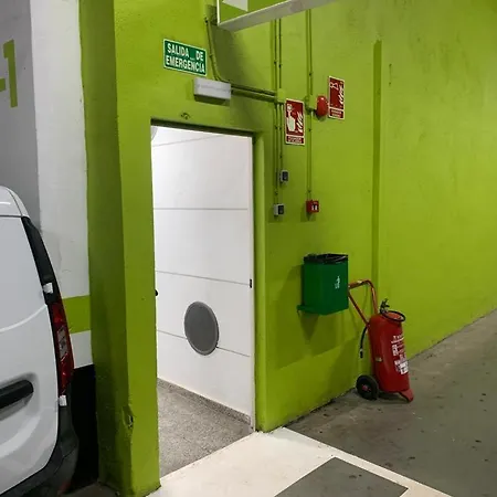 Caballerizas Con Parking Gratuito En Pleno Centro * Granada