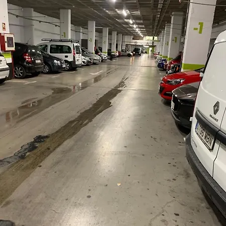 Caballerizas Con Parking Gratuito En Pleno Centro Apartamento