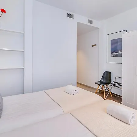 Caballerizas Con Parking Gratuito Apartamento