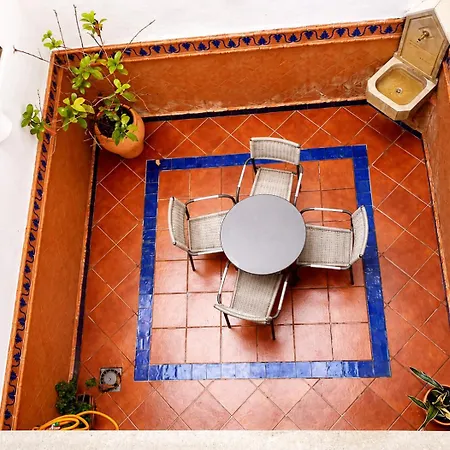 Caballerizas Con Parking Gratuito Apartamento