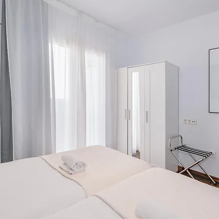 Caballerizas Con Parking Gratuito Apartamento *