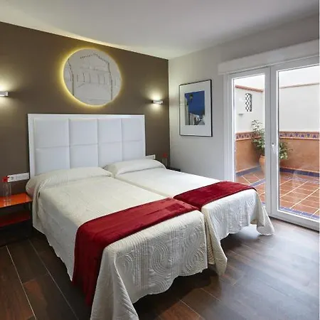 Apartamentos Caballerizas Granada Con Parking Gratuito En Pleno Centro Granada
