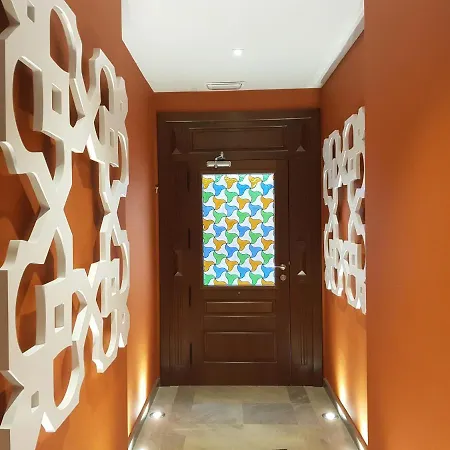 Apartamentos Caballerizas Granada Con Parking Gratuito En Pleno Centro Granada