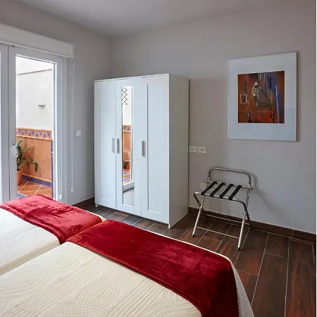 Apartamentos Caballerizas Granada Con Parking Gratuito En Pleno Centro * Granada