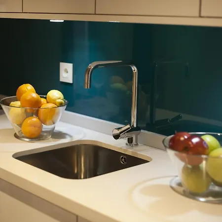 Apartamentos Caballerizas Granada Con Parking Gratuito En Pleno Centro * Granada