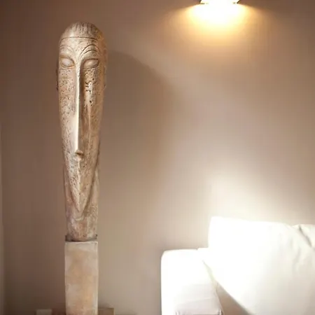 Apartamentos Caballerizas Granada Con Parking Gratuito En Pleno Centro Granada