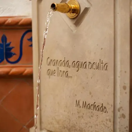 Apartamentos Caballerizas Granada Con Parking Gratuito En Pleno Centro Apartment