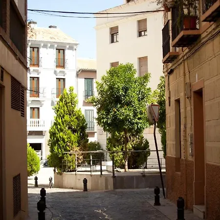 Apartamentos Caballerizas Granada Con Parking Gratuito En Pleno Centro *