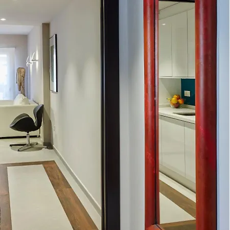 Apartamentos Caballerizas Granada Con Parking Gratuito En Pleno Centro *