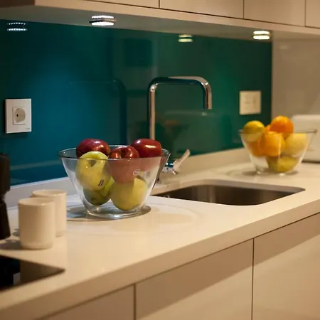 Apartamentos Caballerizas Granada Con Parking Gratuito En Pleno Centro