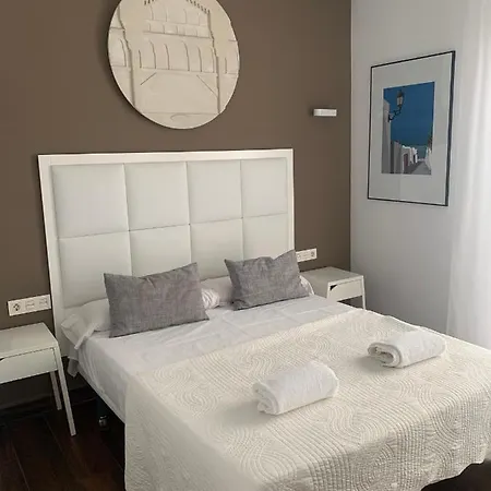 Apartamentos Caballerizas Granada Con Parking Gratuito En Pleno Centro