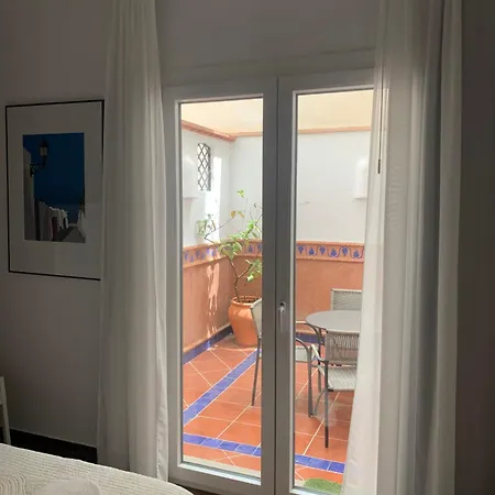Apartamentos Caballerizas Granada Con Parking Gratuito En Pleno Centro