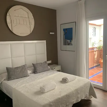 Apartamentos Caballerizas Granada Con Parking Gratuito En Pleno Centro * Granada